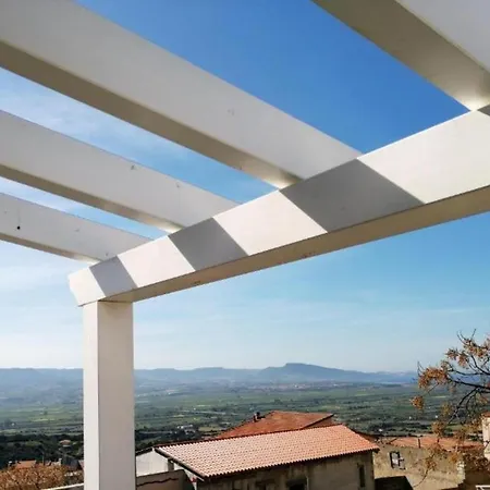 Captivating 2-bed In Apartman